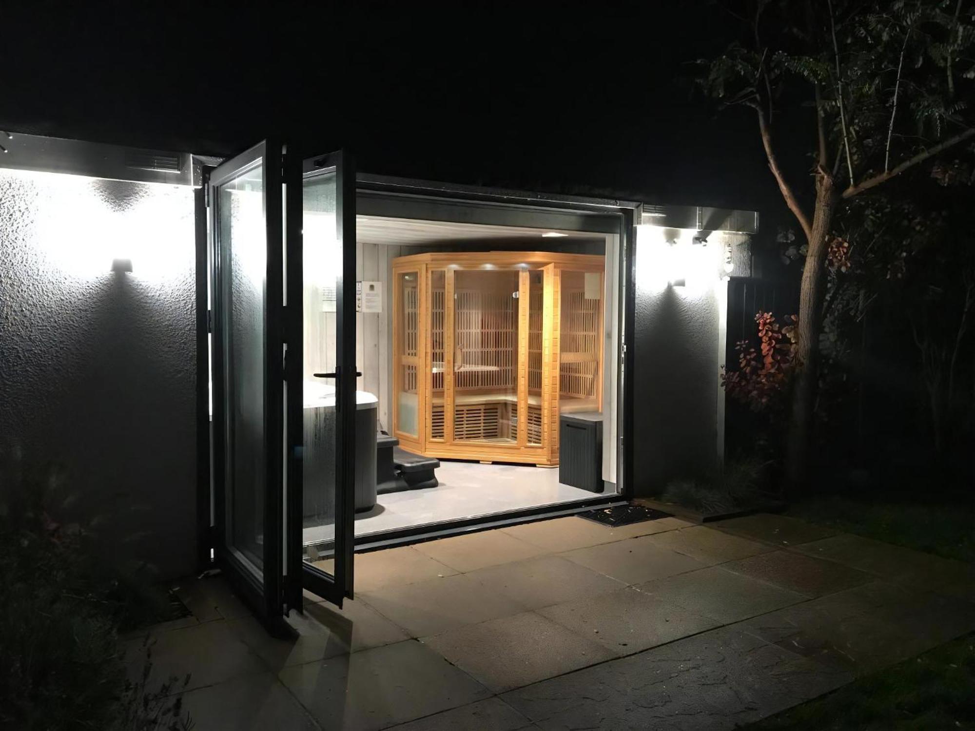 Stunning Cottage With A Private Hot Tub And Sauna In Norfolk Ref 99003Ac Lessingham Exteriör bild