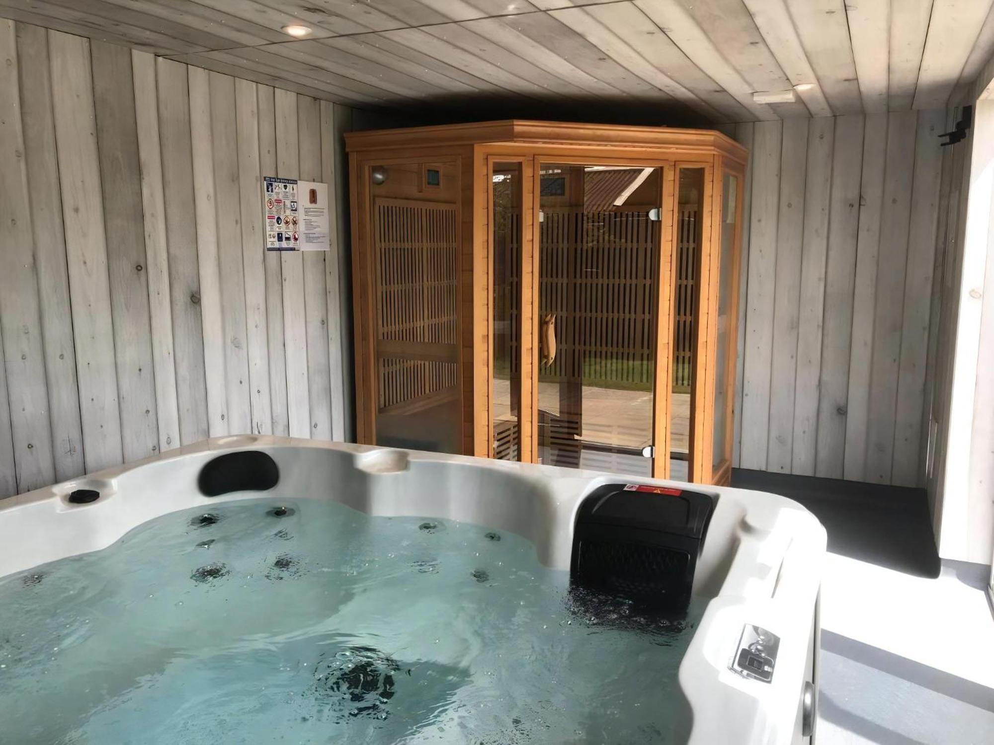 Stunning Cottage With A Private Hot Tub And Sauna In Norfolk Ref 99003Ac Lessingham Exteriör bild